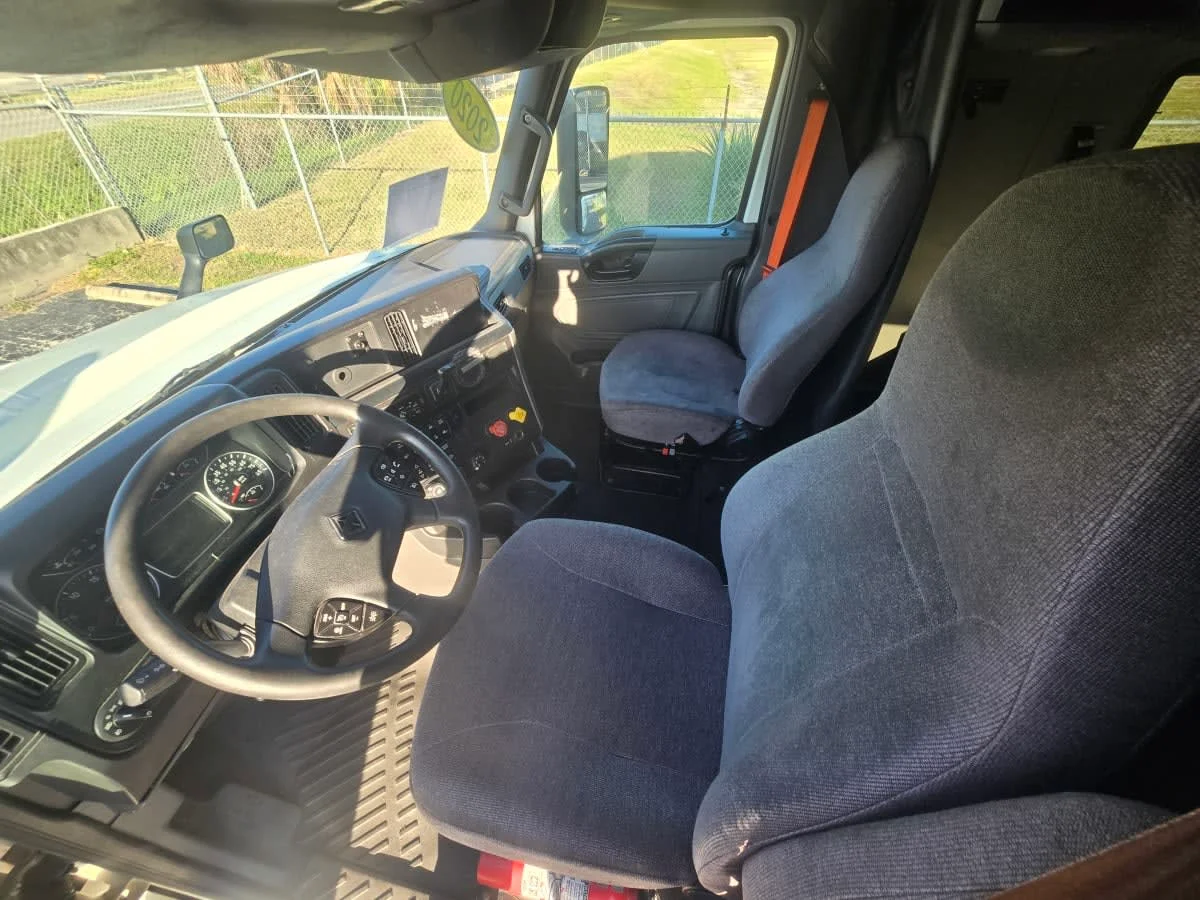 2020 International LT in Tampa, FL — photo 7