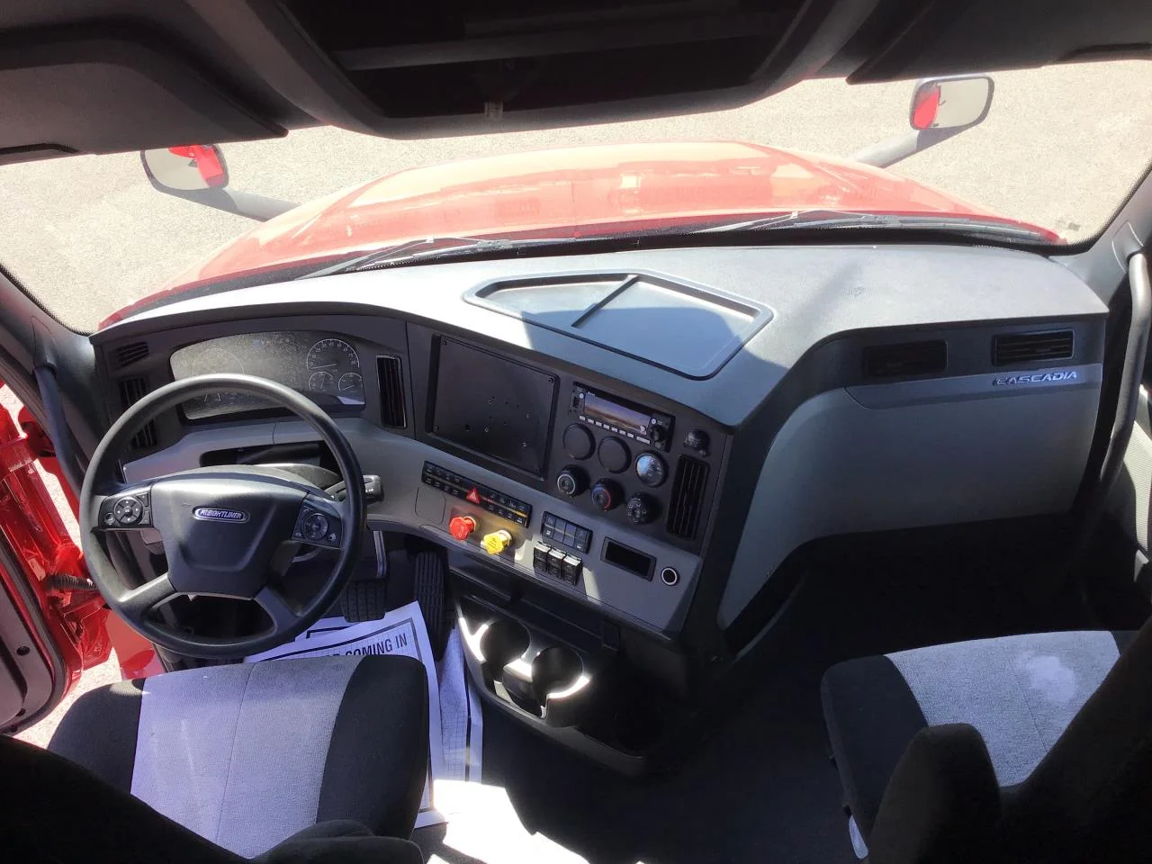 2022 Freightliner Cascadia in Pacific, WA — photo 10