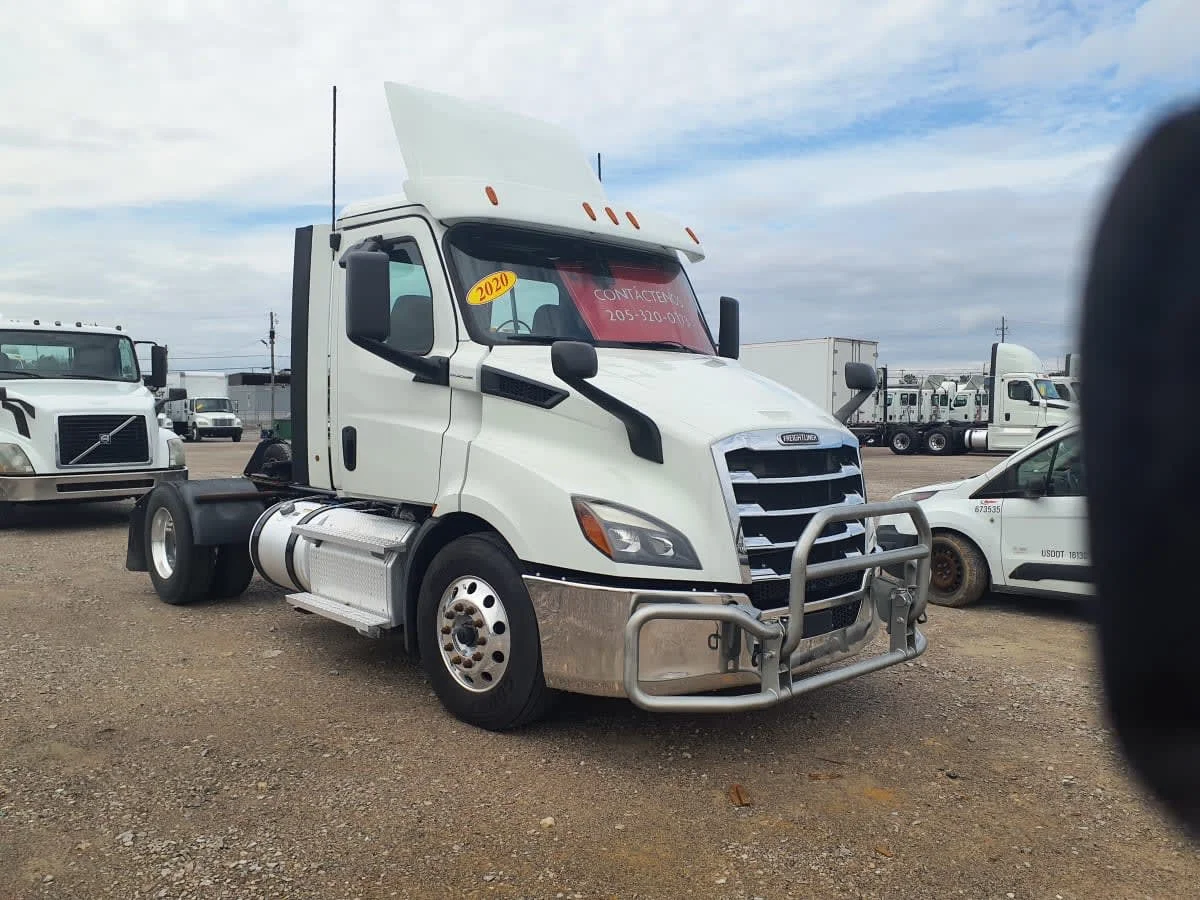 2020 Freightliner Cascadia in Birmingham, AL — photo 3