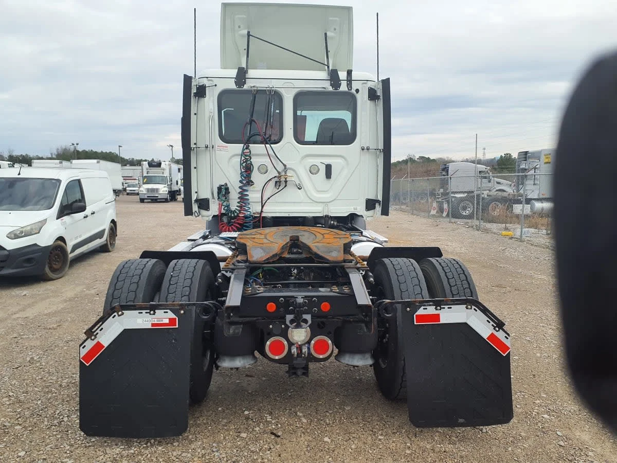 2020 Freightliner Cascadia in Birmingham, AL — photo 5