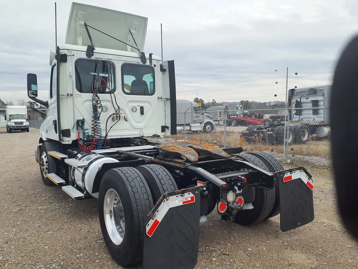 2020 Freightliner Cascadia in Birmingham, AL — photo 6