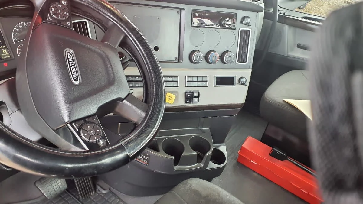 2020 Freightliner Cascadia in Birmingham, AL — photo 12