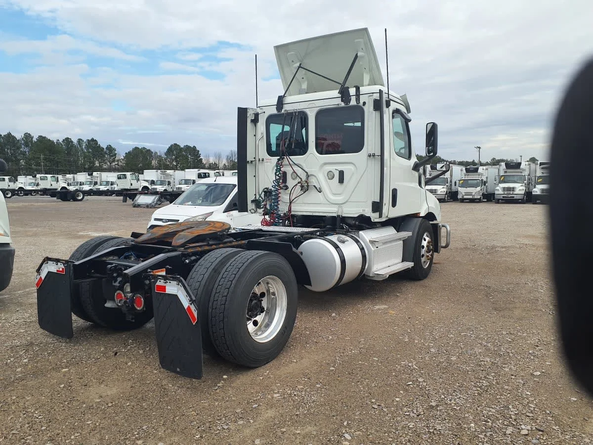 2020 Freightliner Cascadia in Birmingham, AL — photo 4