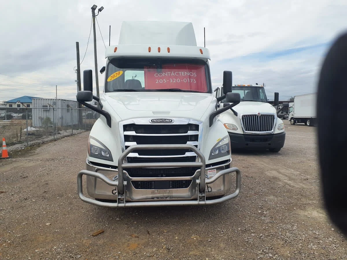 2020 Freightliner Cascadia in Birmingham, AL — photo 2