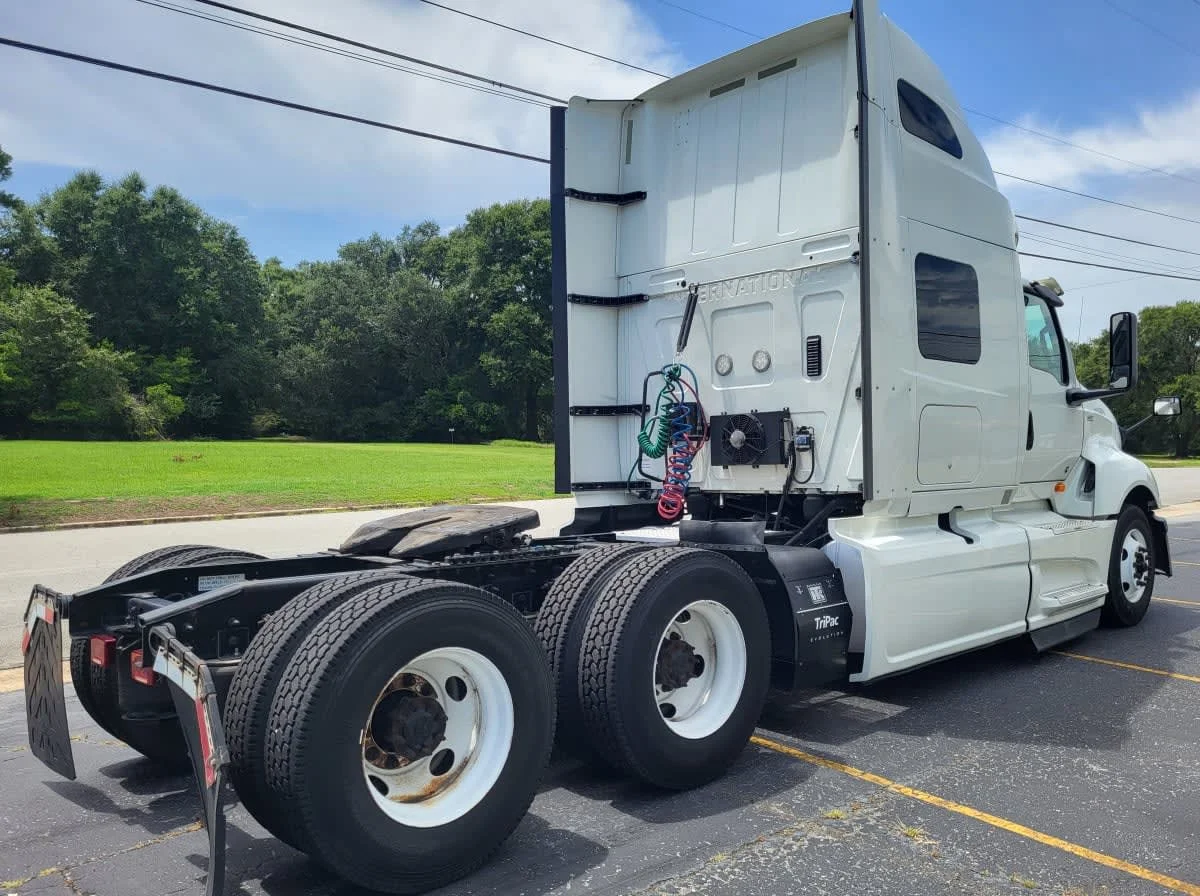 2020 International LT in Jacksonville, FL — photo 4
