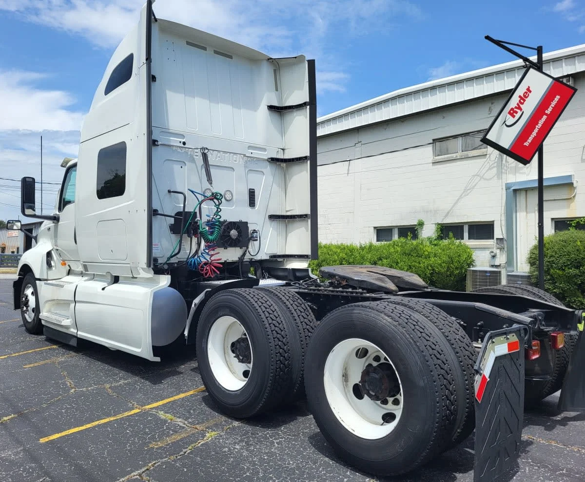 2020 International LT in Jacksonville, FL — photo 6
