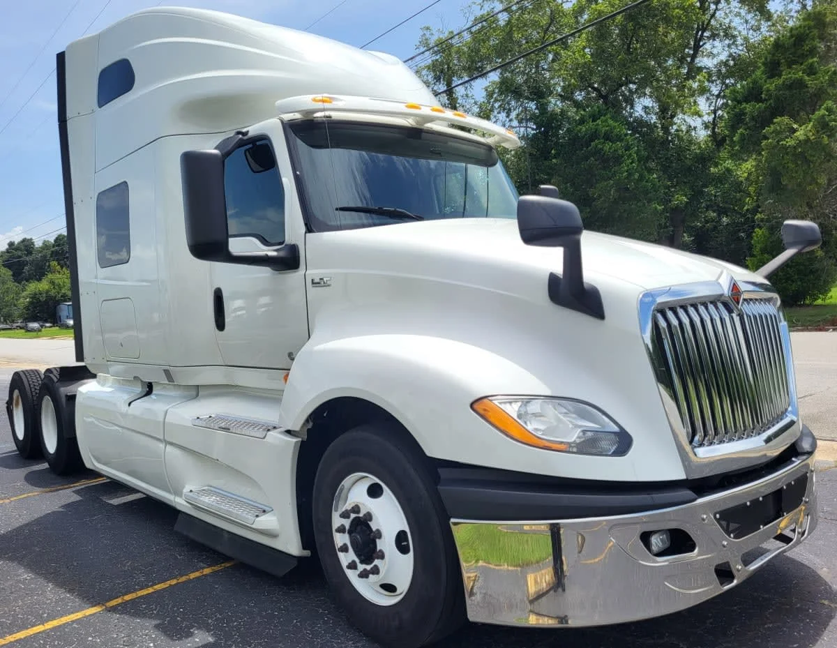 2020 International LT in Jacksonville, FL — photo 3