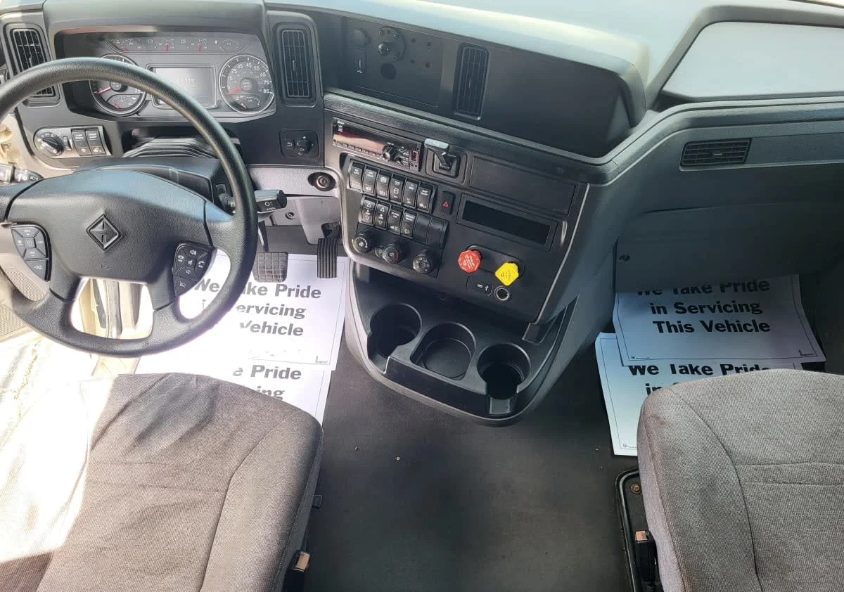 2020 International LT in Jacksonville, FL — photo 7