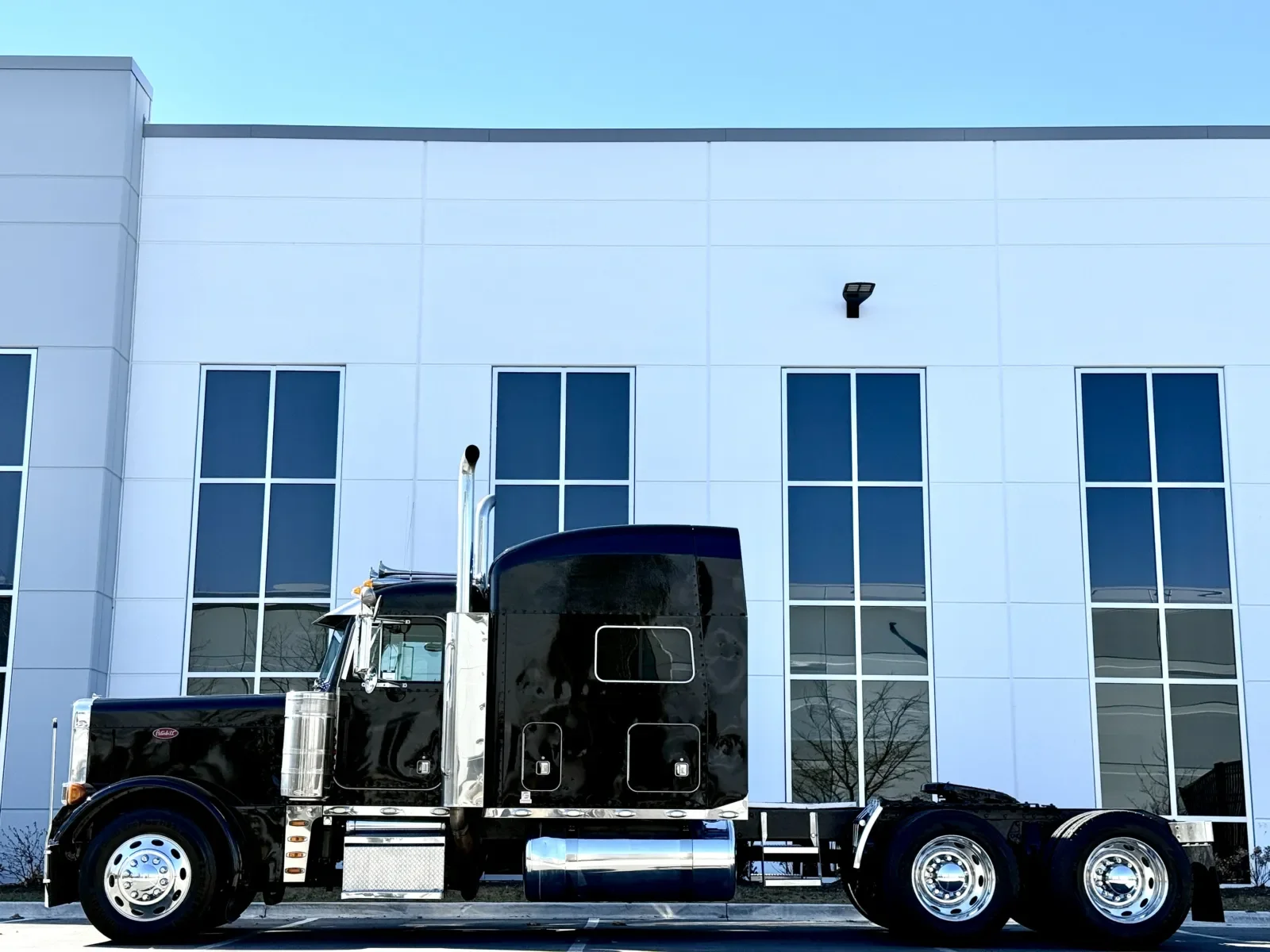 2000 Peterbilt 379 in New Lenox, IL — photo 4