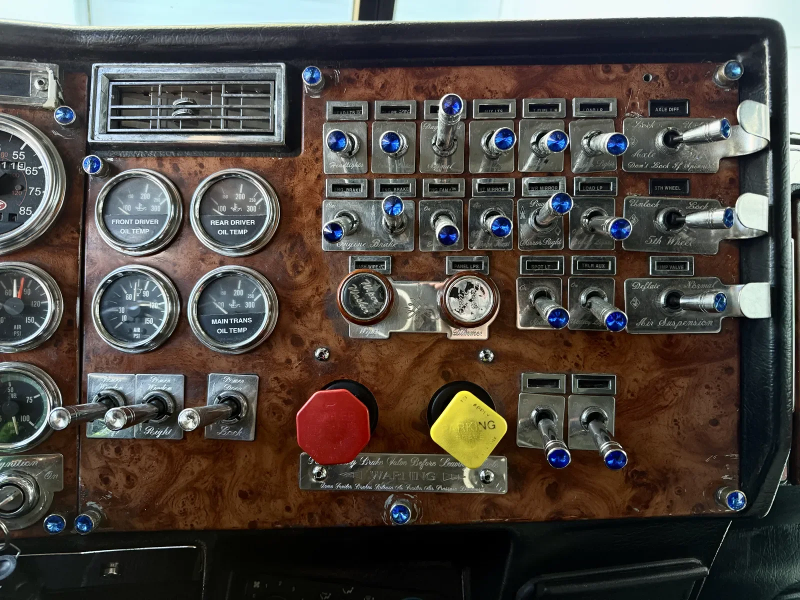 2000 Peterbilt 379 in New Lenox, IL — photo 18