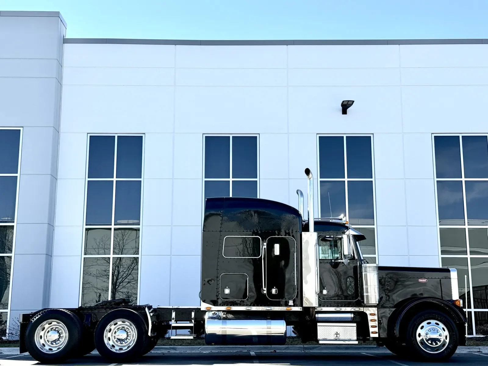 2000 Peterbilt 379 in New Lenox, IL — photo 3