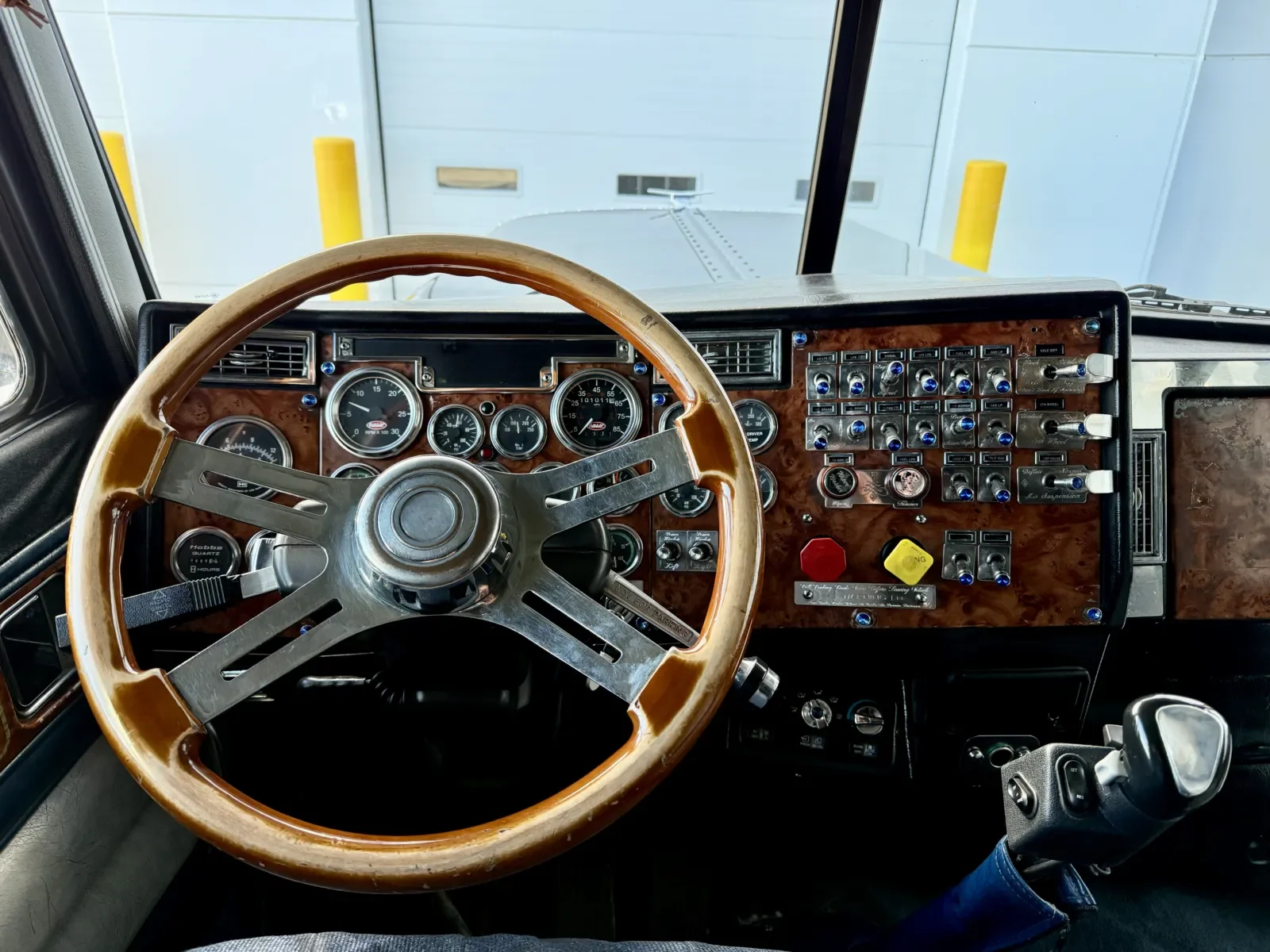 2000 Peterbilt 379 in New Lenox, IL — photo 16