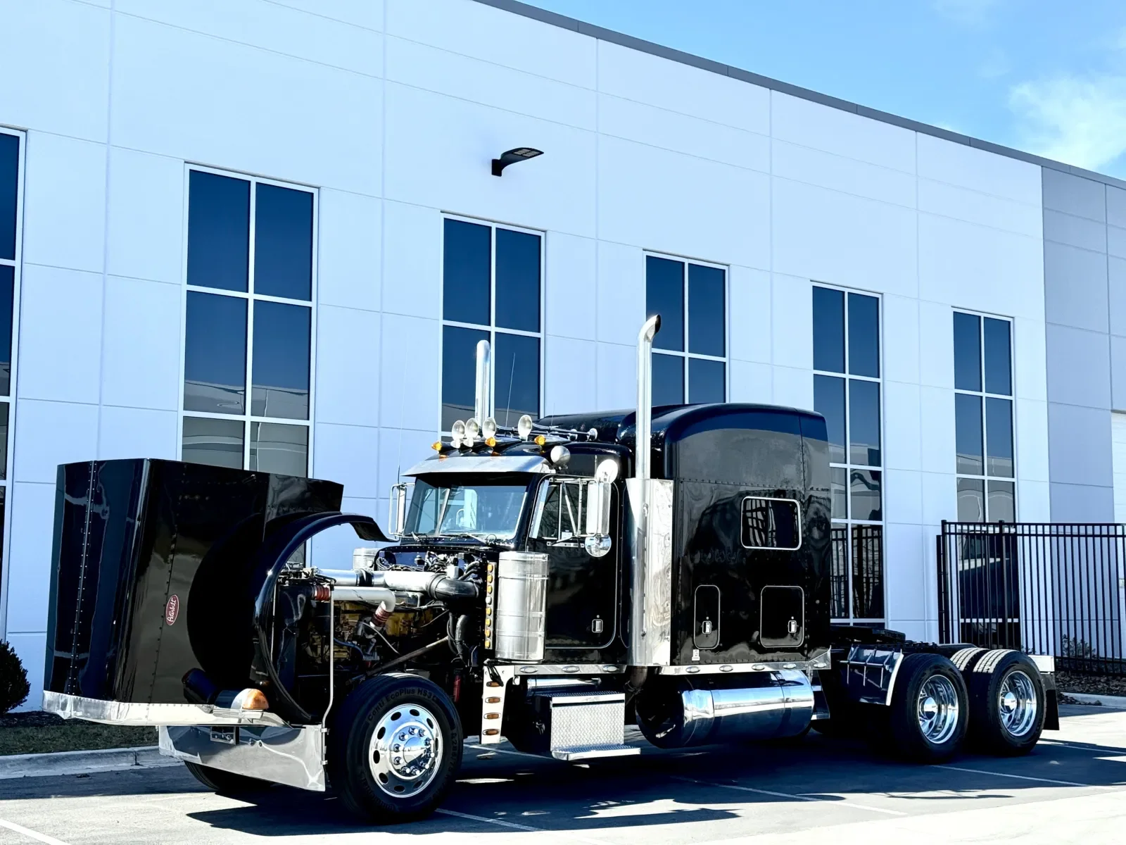 2000 Peterbilt 379 in New Lenox, IL — photo 10