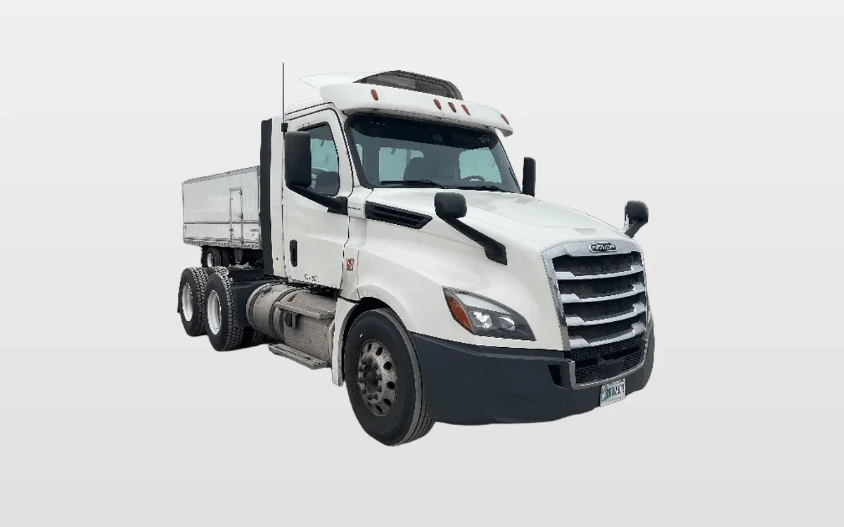 2018 Freightliner Cascadia - image 1