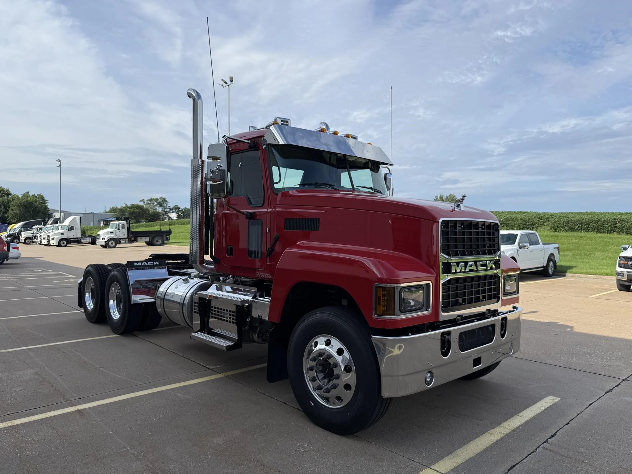 2027 Mack Pinnacle — photo 3