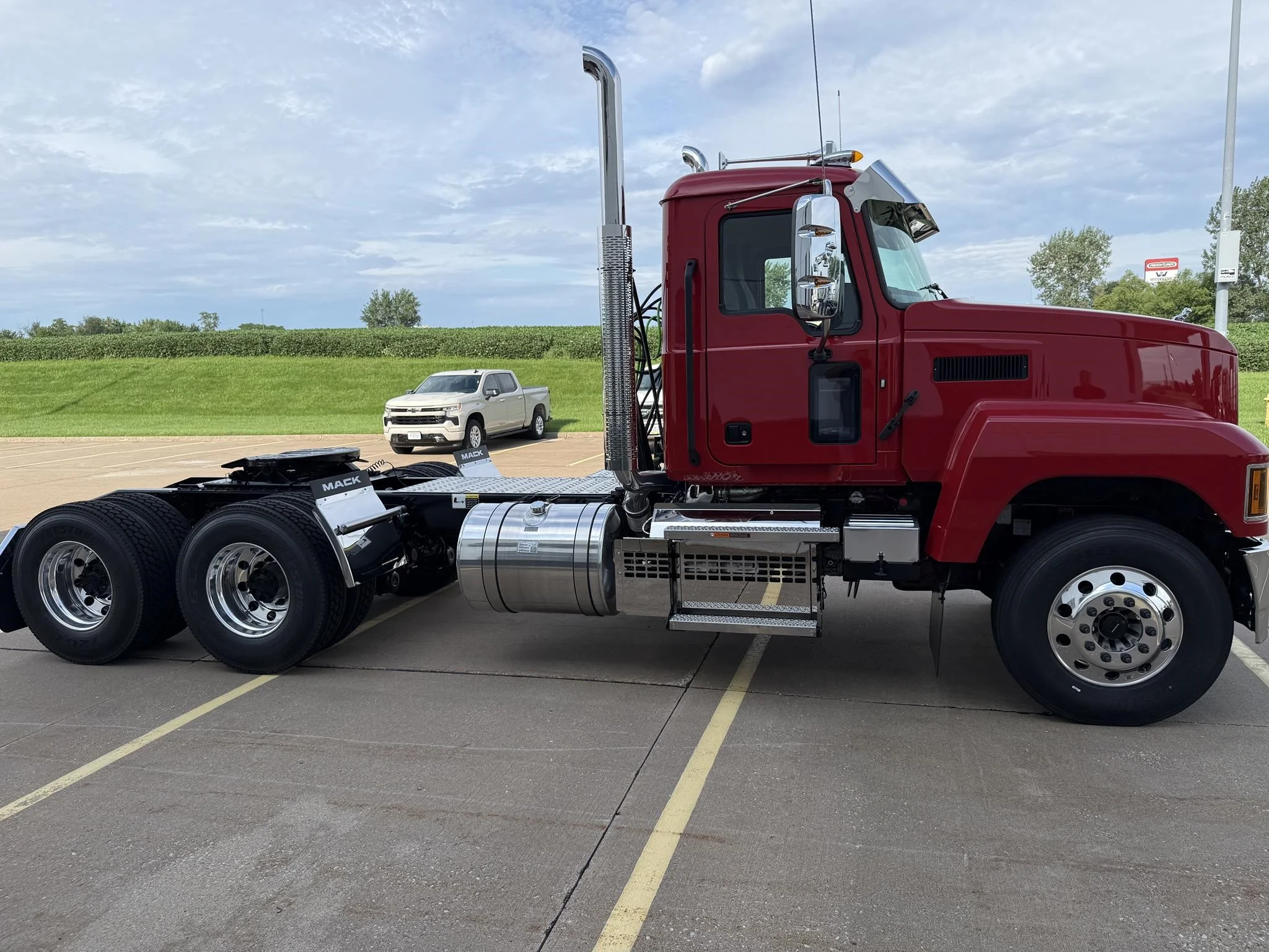 2027 Mack Pinnacle — photo 4