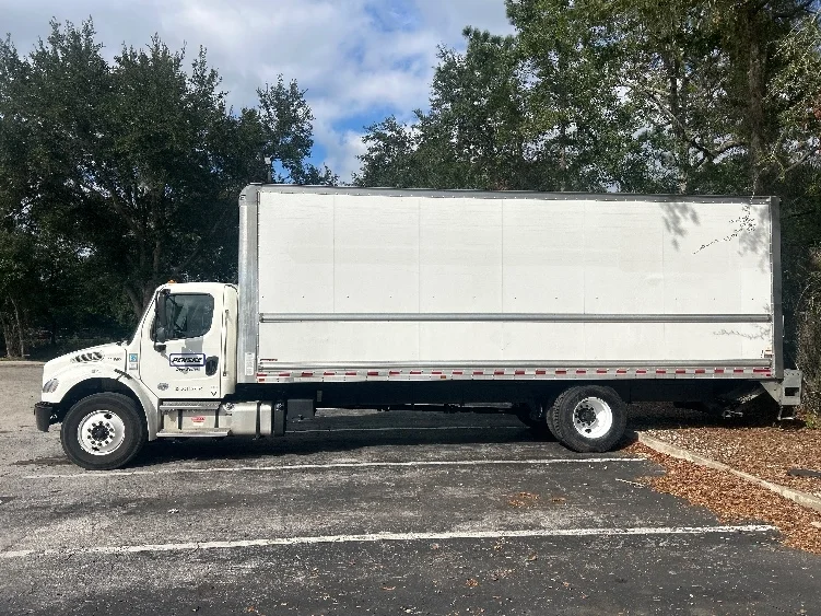 2022 Freightliner M2 106 in Phoenix, AZ — photo 4