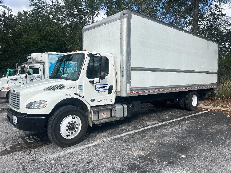 2022 Freightliner M2 106 in Phoenix, AZ — photo 3