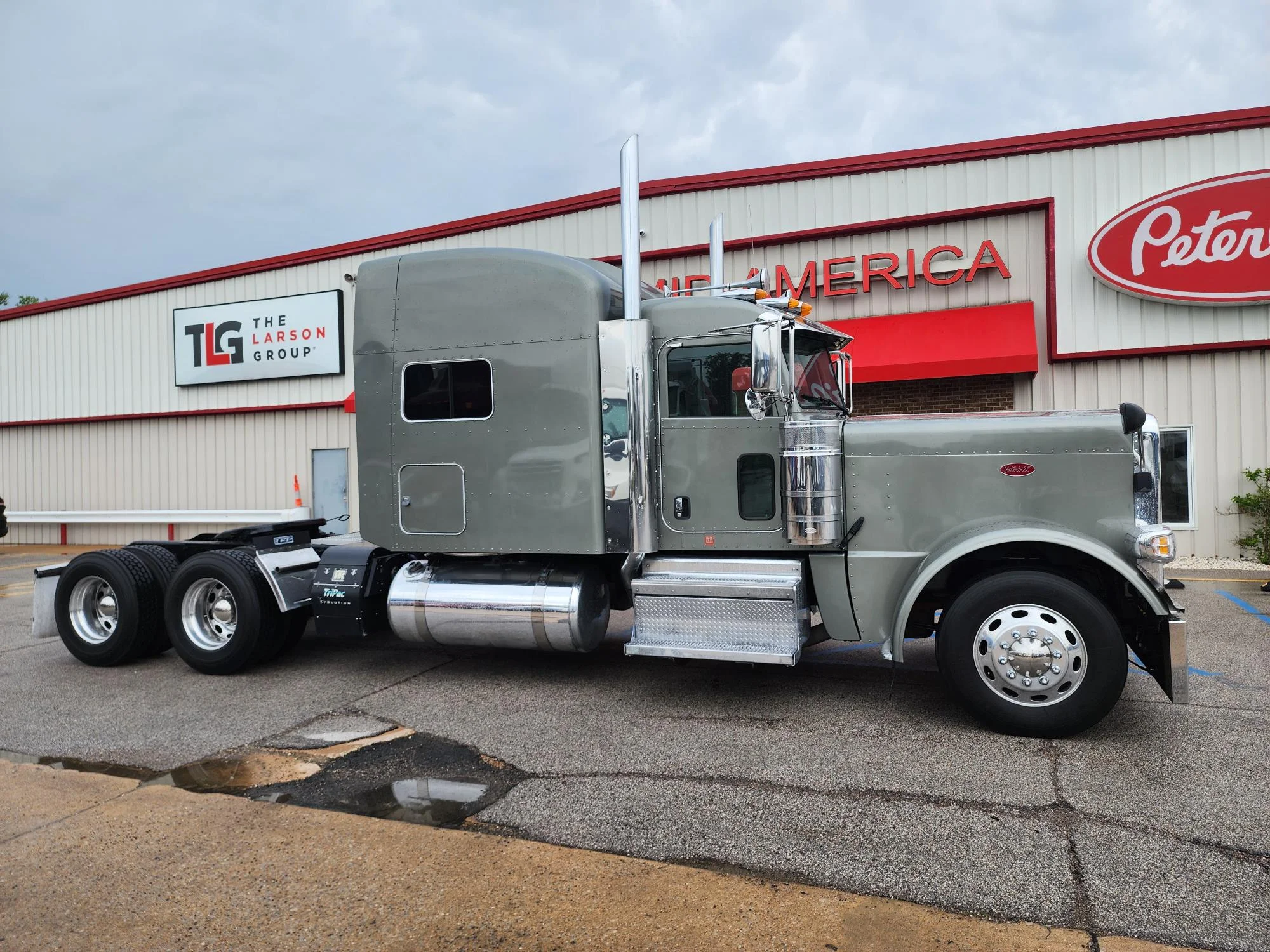 2018 Peterbilt 389 in O'fallon, MO — photo 2