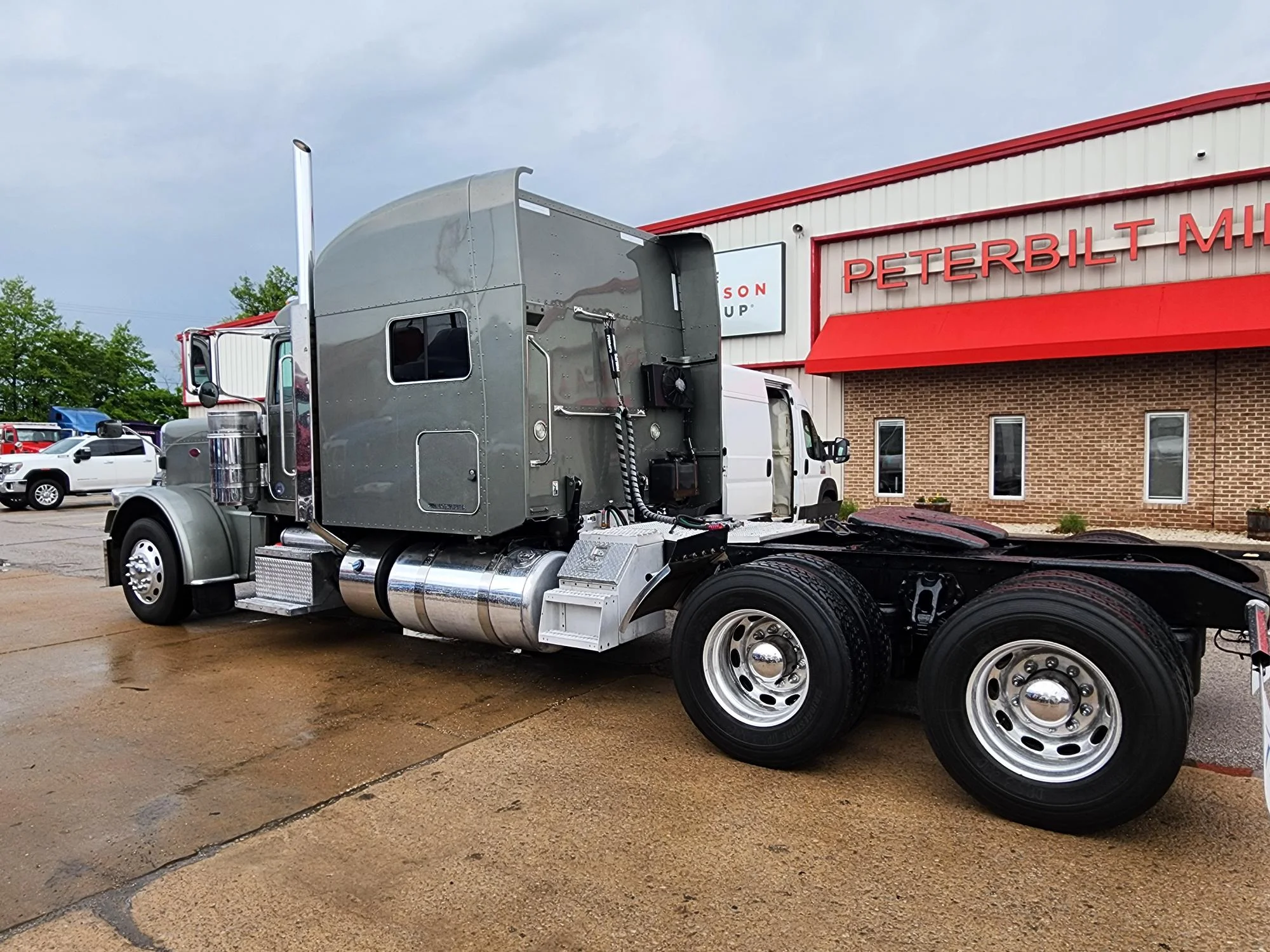 2018 Peterbilt 389 in O'fallon, MO — photo 3