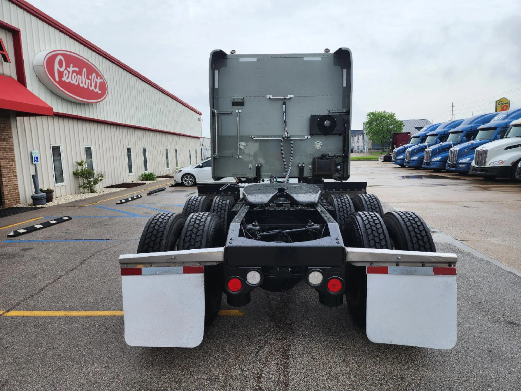2018 Peterbilt 389 in O'fallon, MO — photo 5