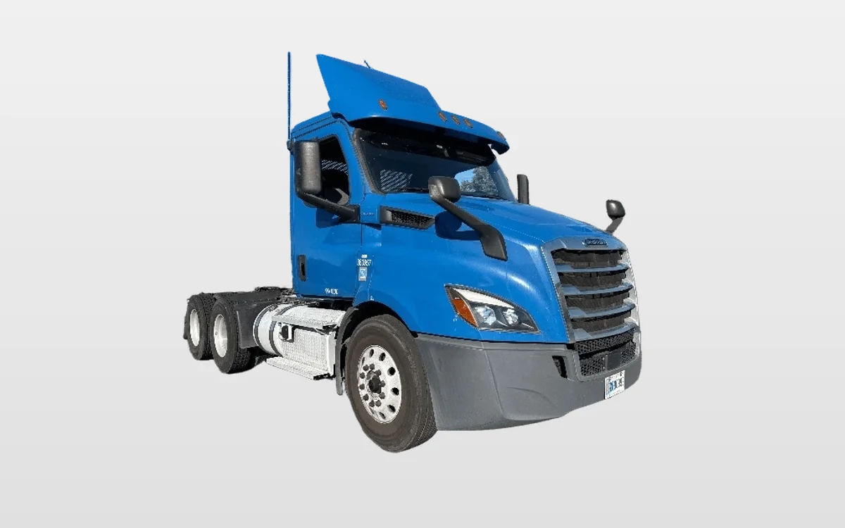 2020 Freightliner Cascadia - image 1