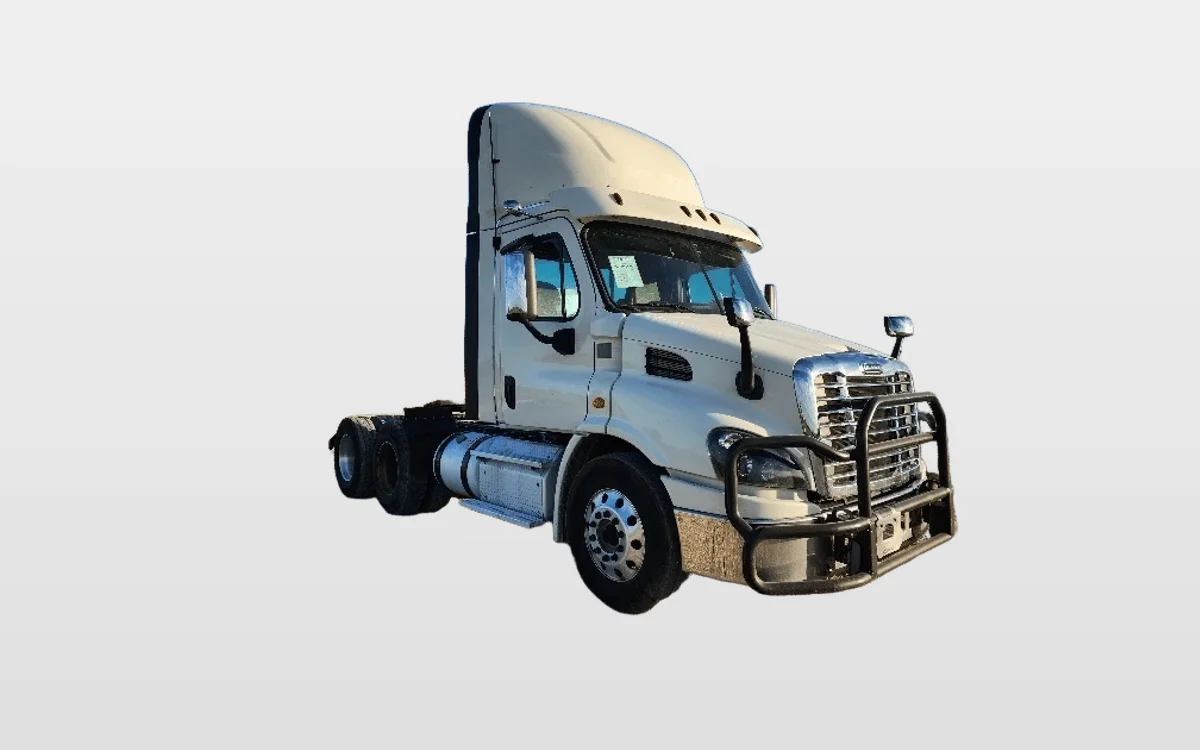 2018 Freightliner Cascadia - image 1