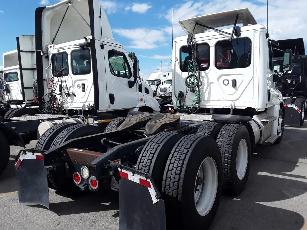 2020 Freightliner Cascadia - image 4