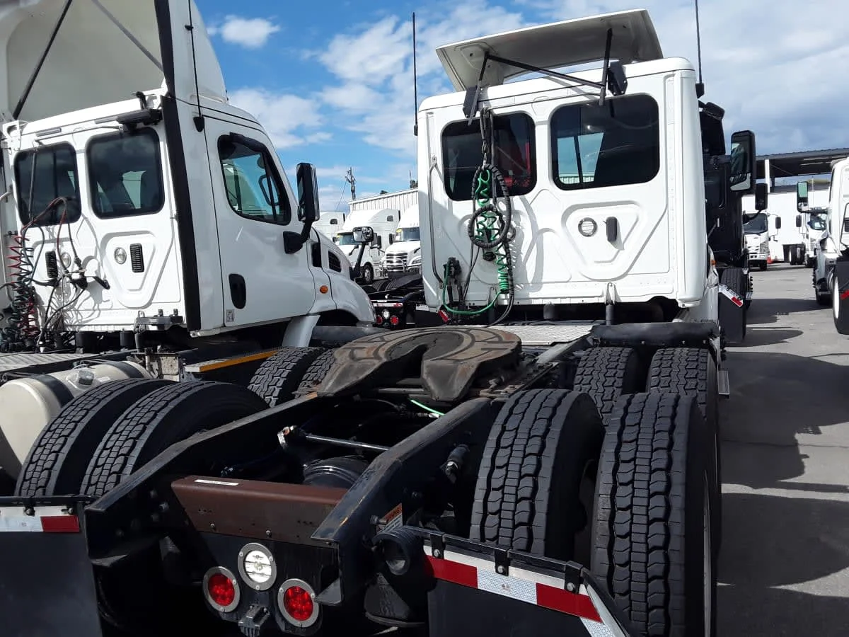 2020 Freightliner Cascadia - image 5