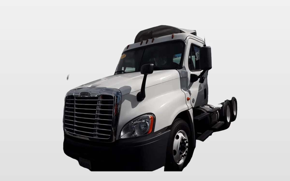 2020 Freightliner Cascadia - image 1