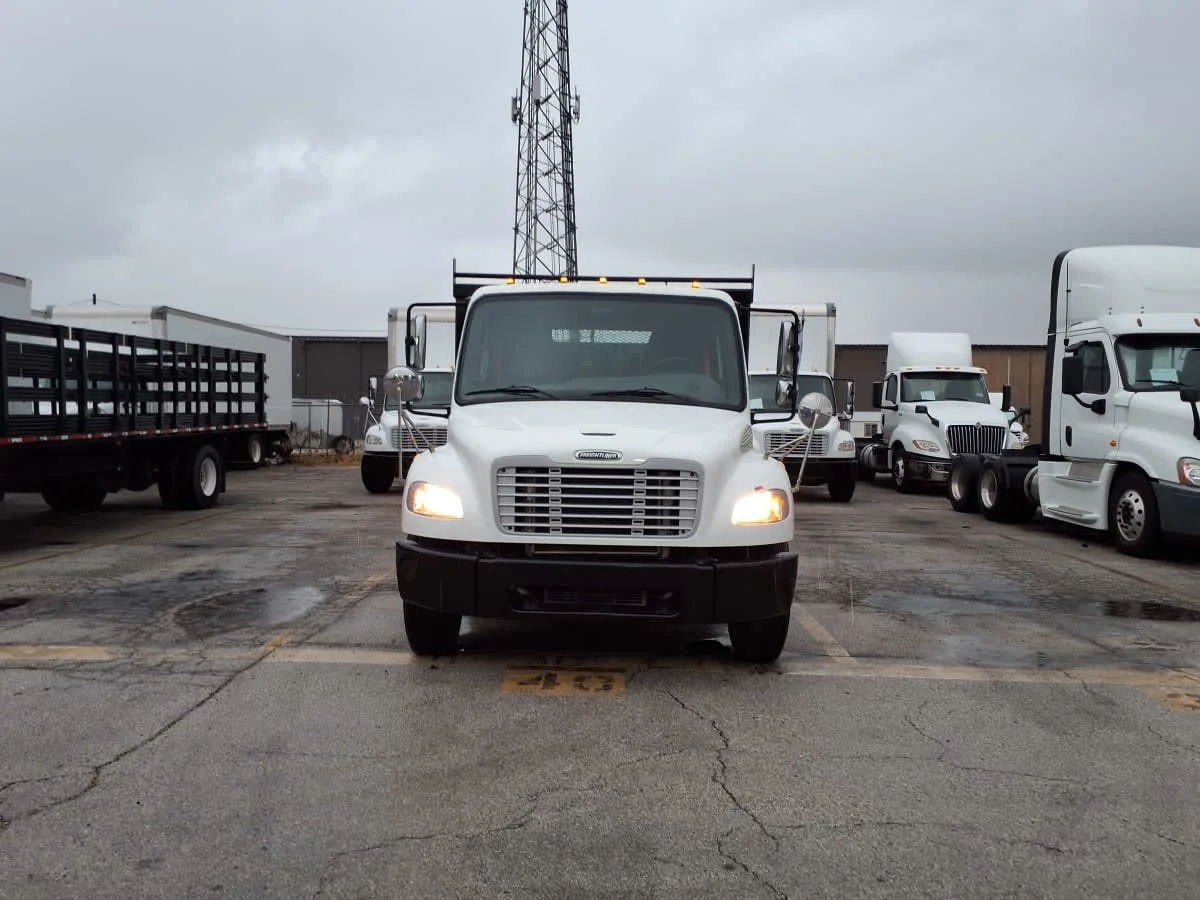 2019 Freightliner M2 106 in Fort Worth, TX — photo 2