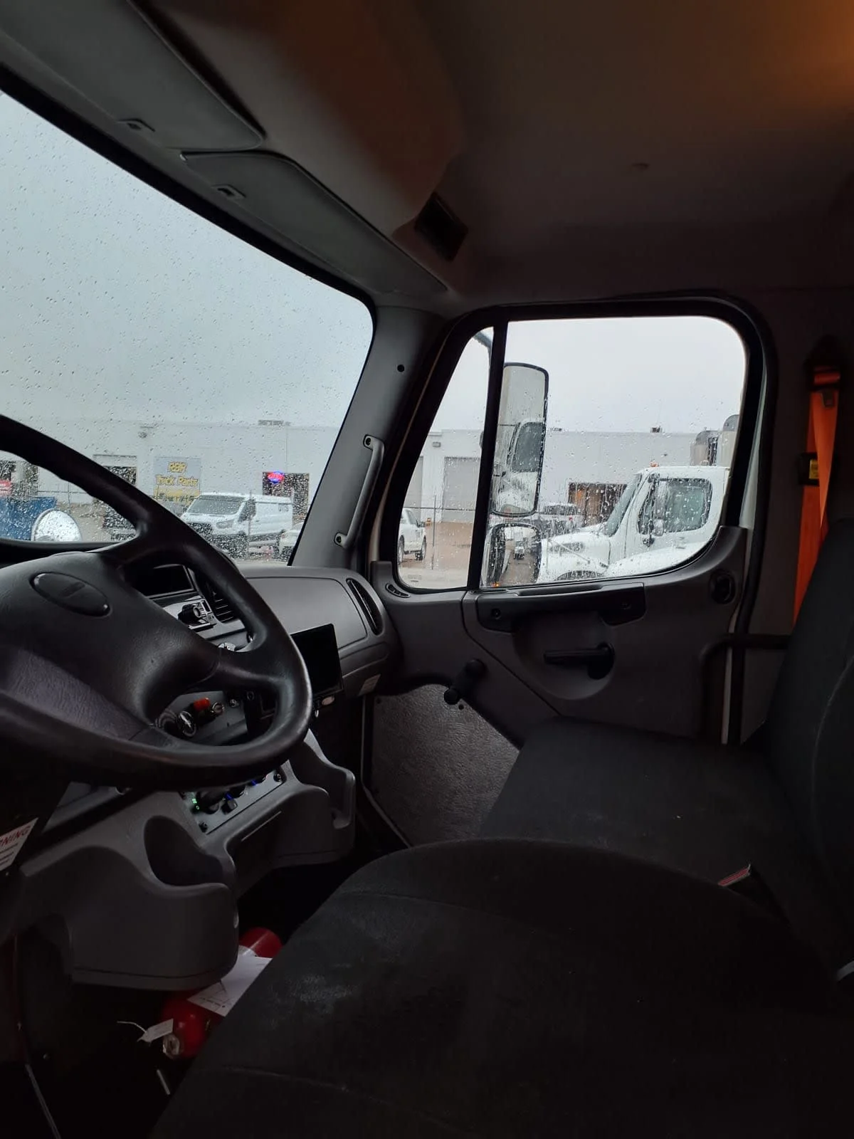 2019 Freightliner M2 106 - image 7