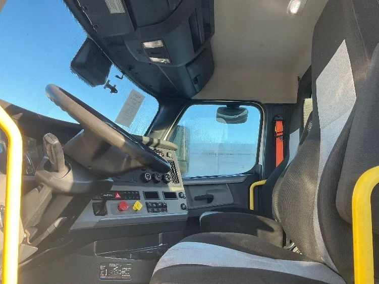 2020 Freightliner - image 10