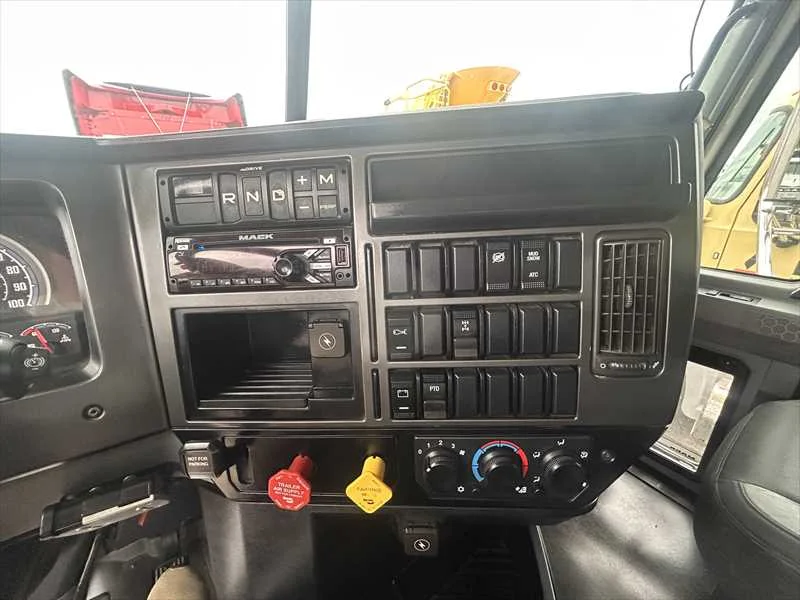 2019 Mack Granite - image 8