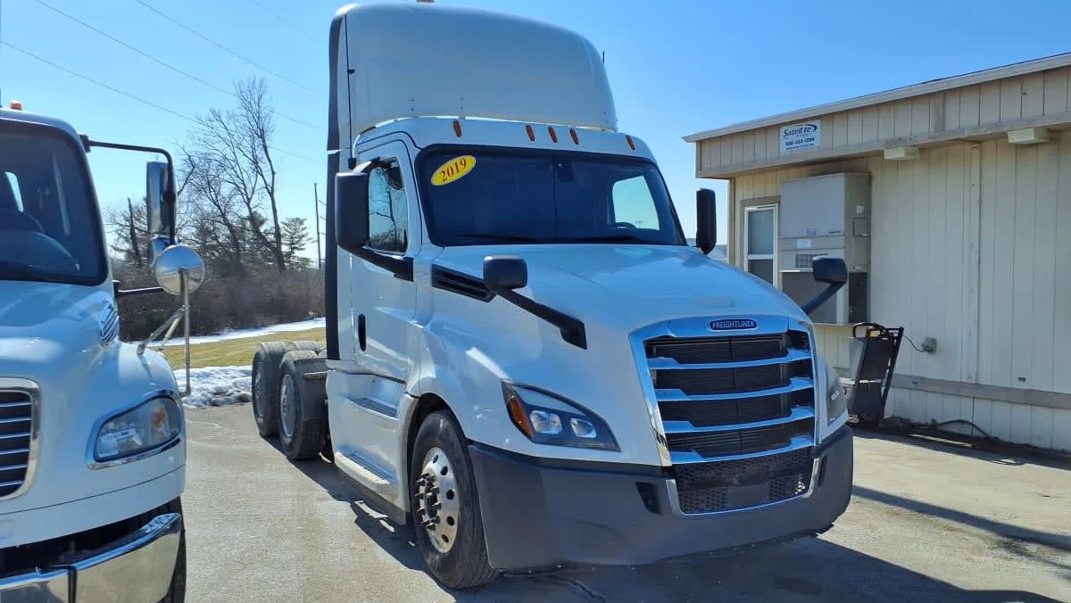 2019 Freightliner Cascadia in West Chester, OH — photo 3