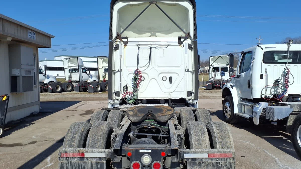 2019 Freightliner Cascadia in West Chester, OH — photo 5