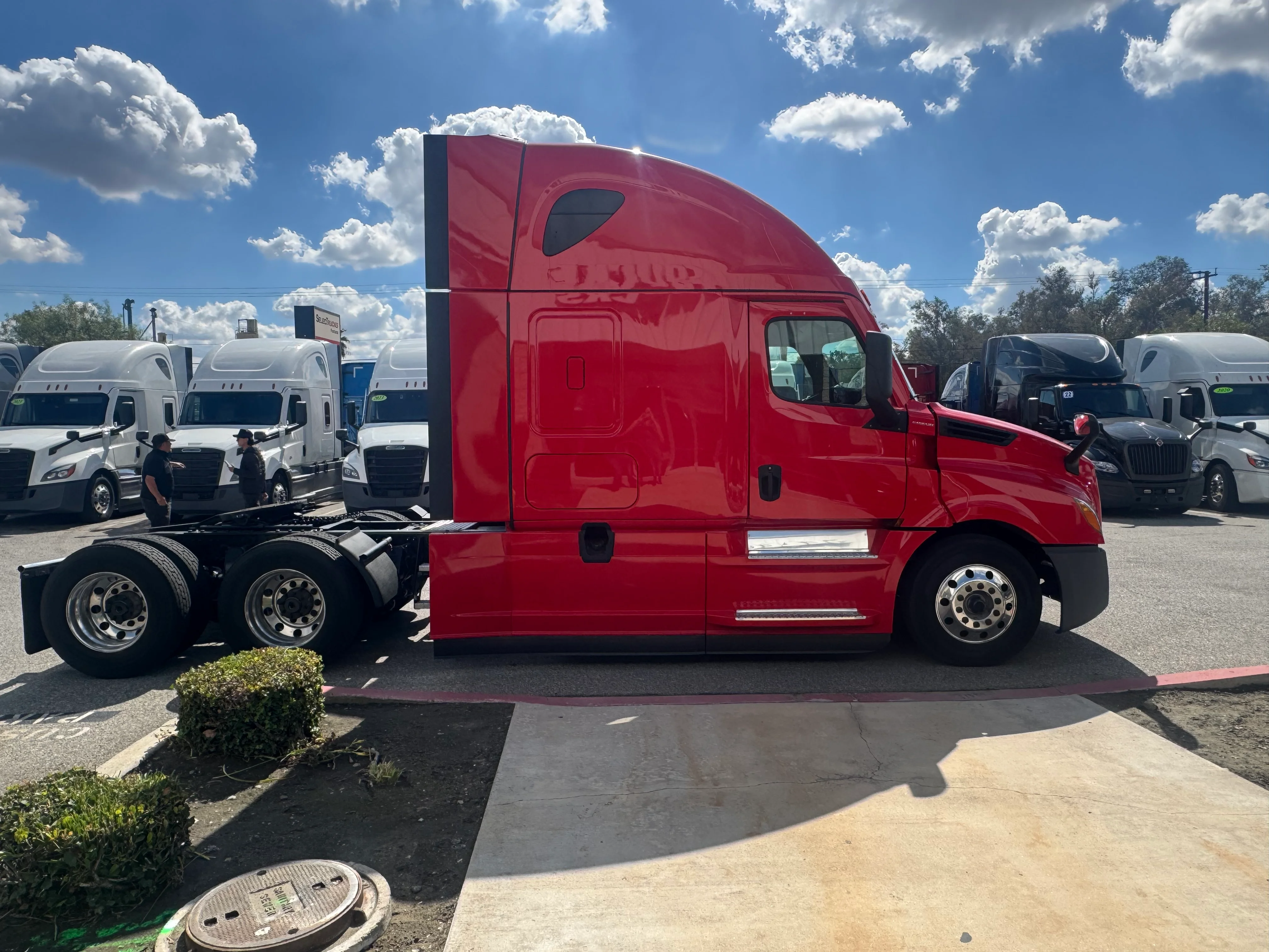 2021 Freightliner Cascadia in Selectrucks Fontana, CA — photo 8
