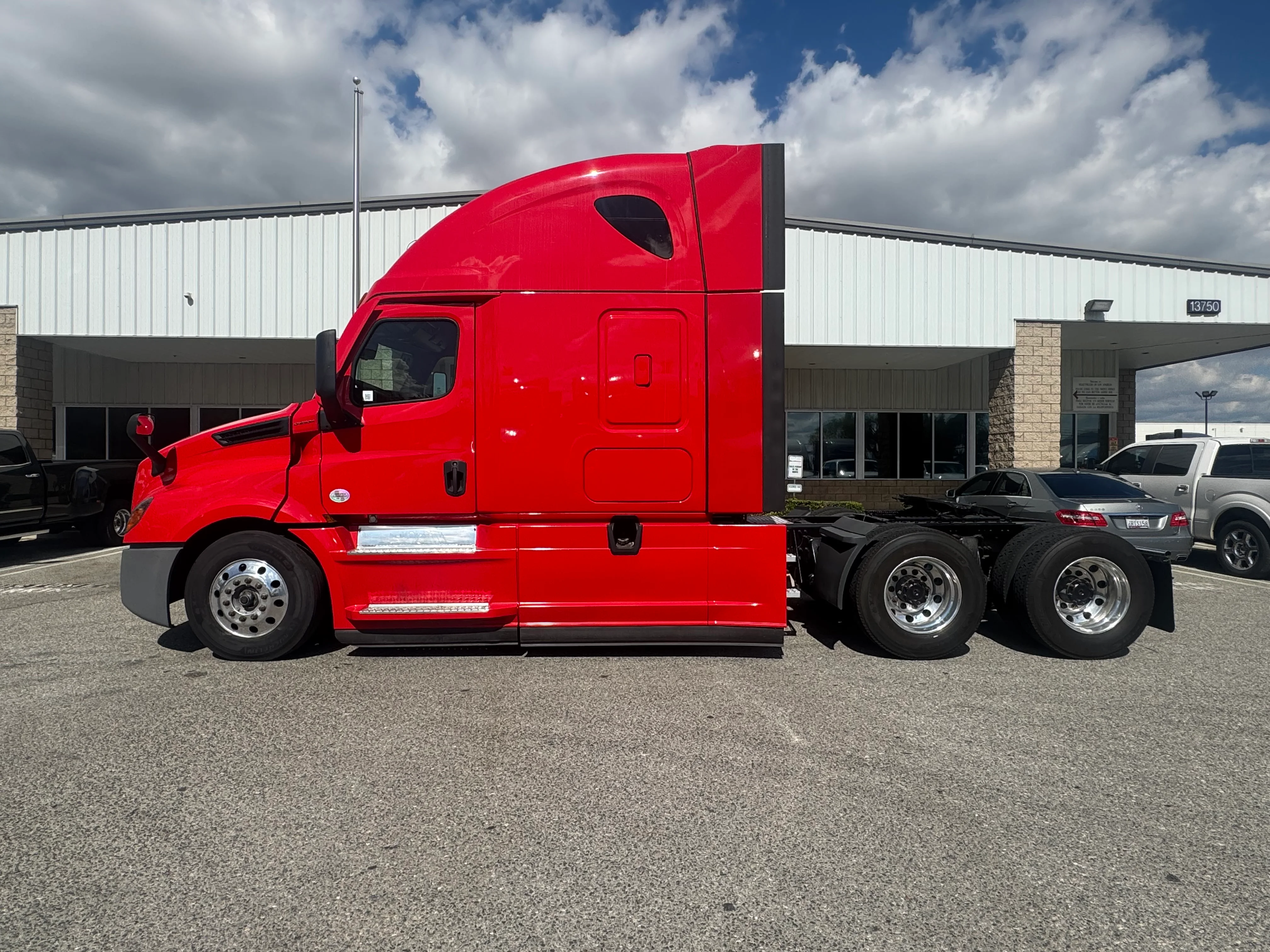 2021 Freightliner Cascadia in Selectrucks Fontana, CA — photo 3