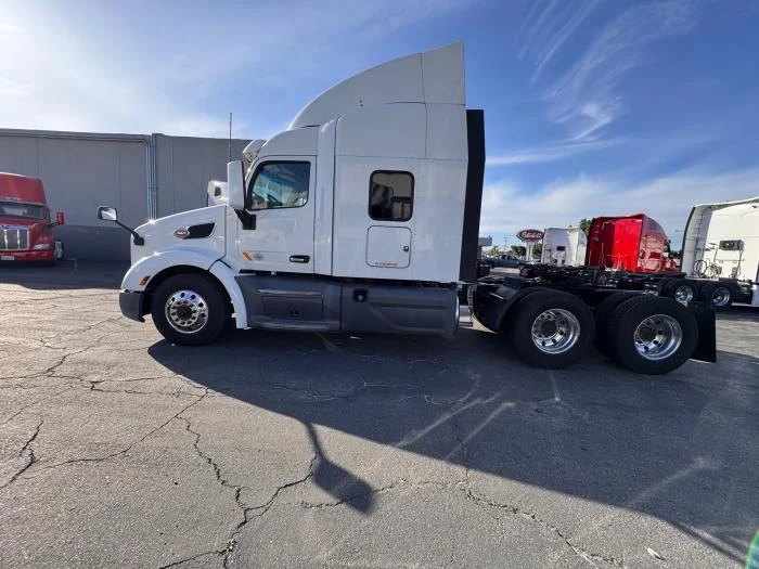2020 Peterbilt 579 - image 9