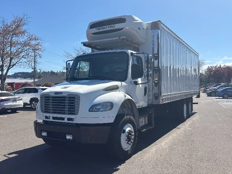 2016 Freightliner M2 106 - image 3