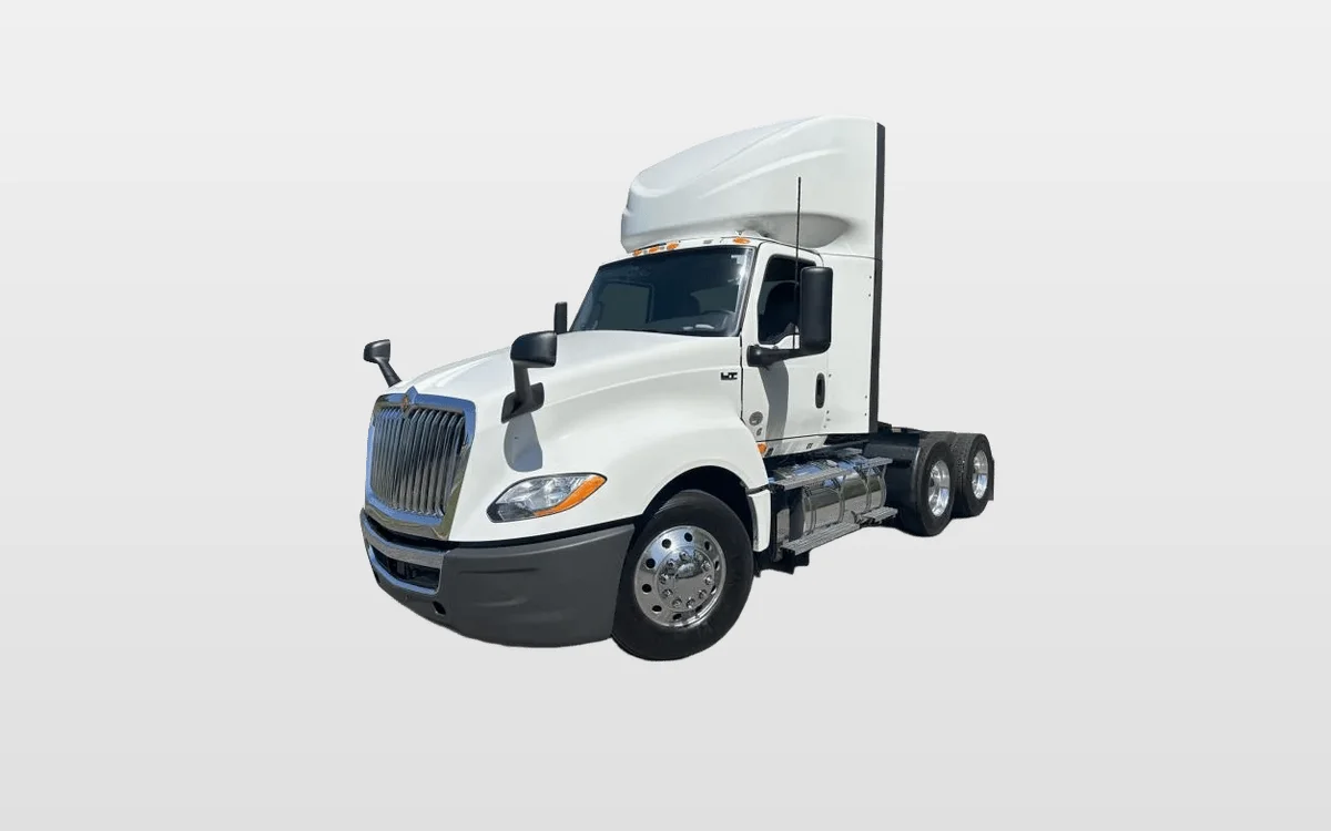 2020 International LT - image 1