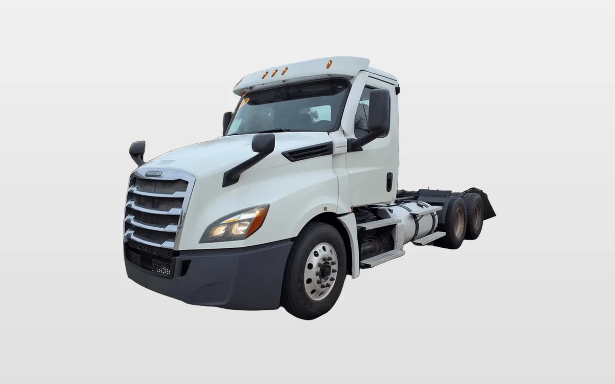 2020 Freightliner Cascadia - image 1