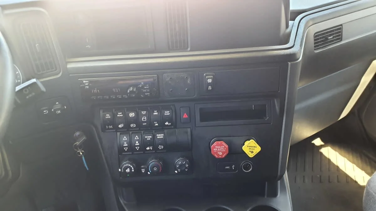 2020 International LT in Springfield, MA — photo 7