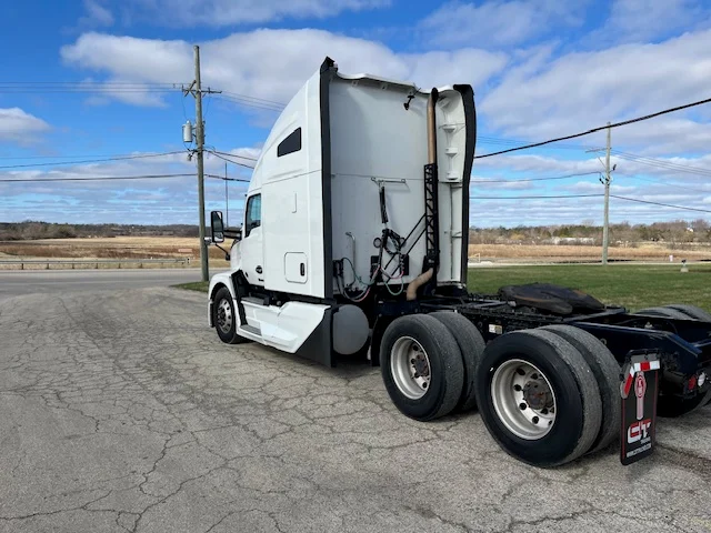 2022 Kenworth T680 - image 6