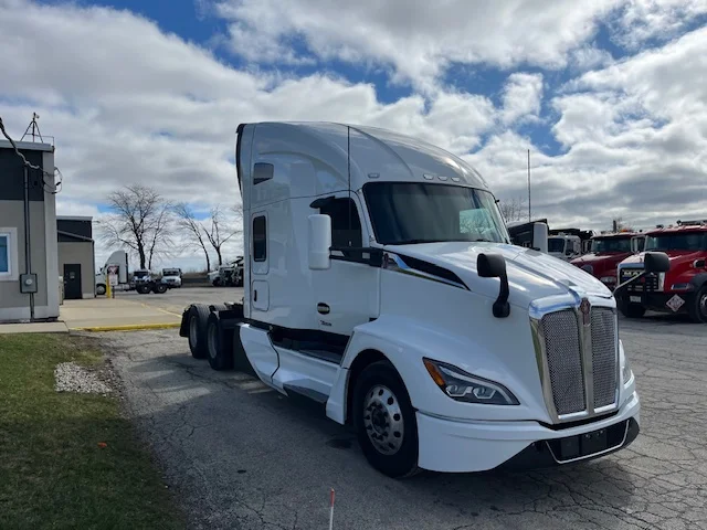 2022 Kenworth T680 - image 3