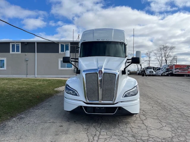 2022 Kenworth T680 - image 2