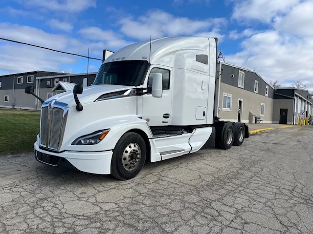 2022 Kenworth T680 in Grayslake, IL
