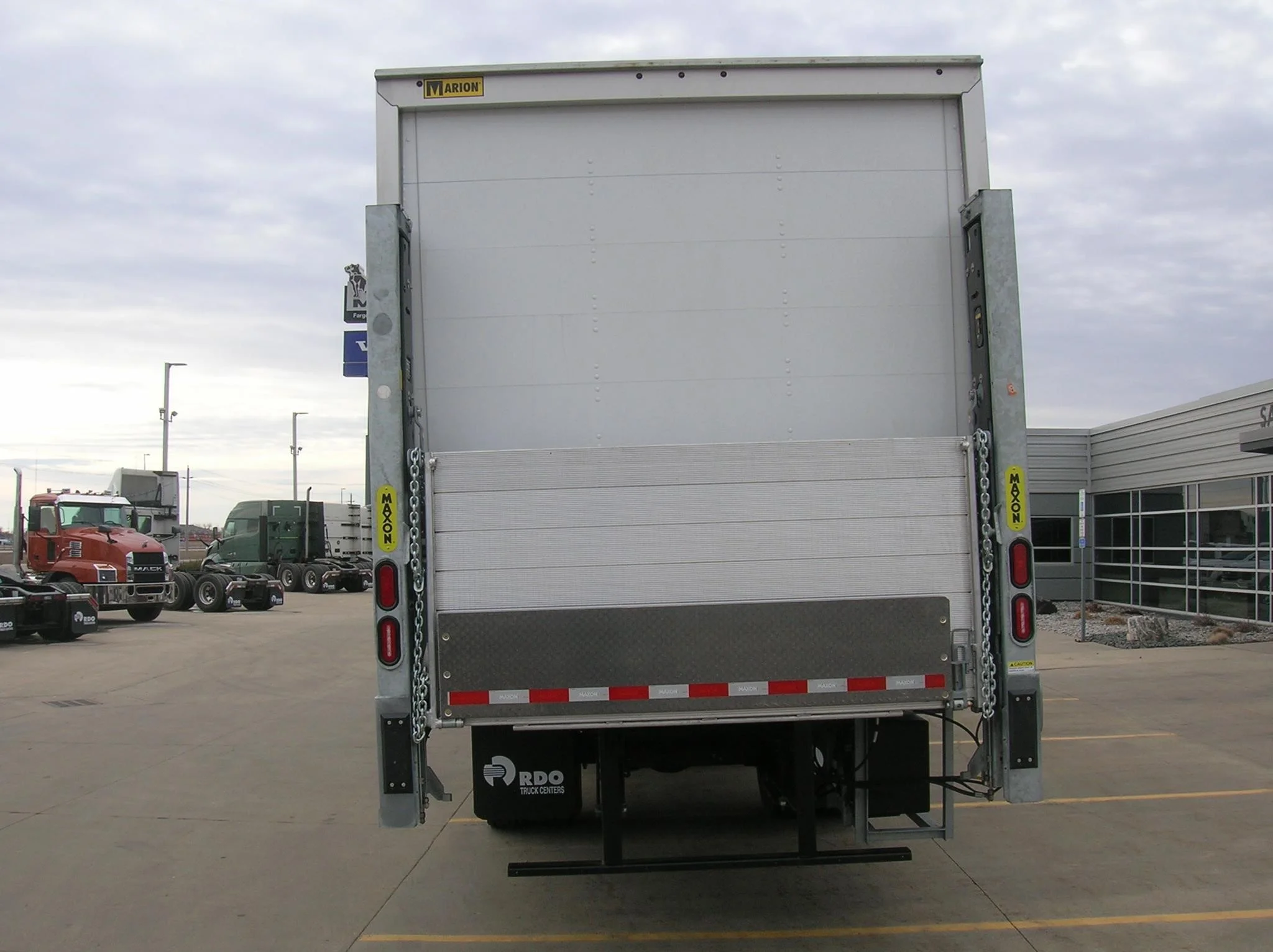 2025 Isuzu FTR — photo 6