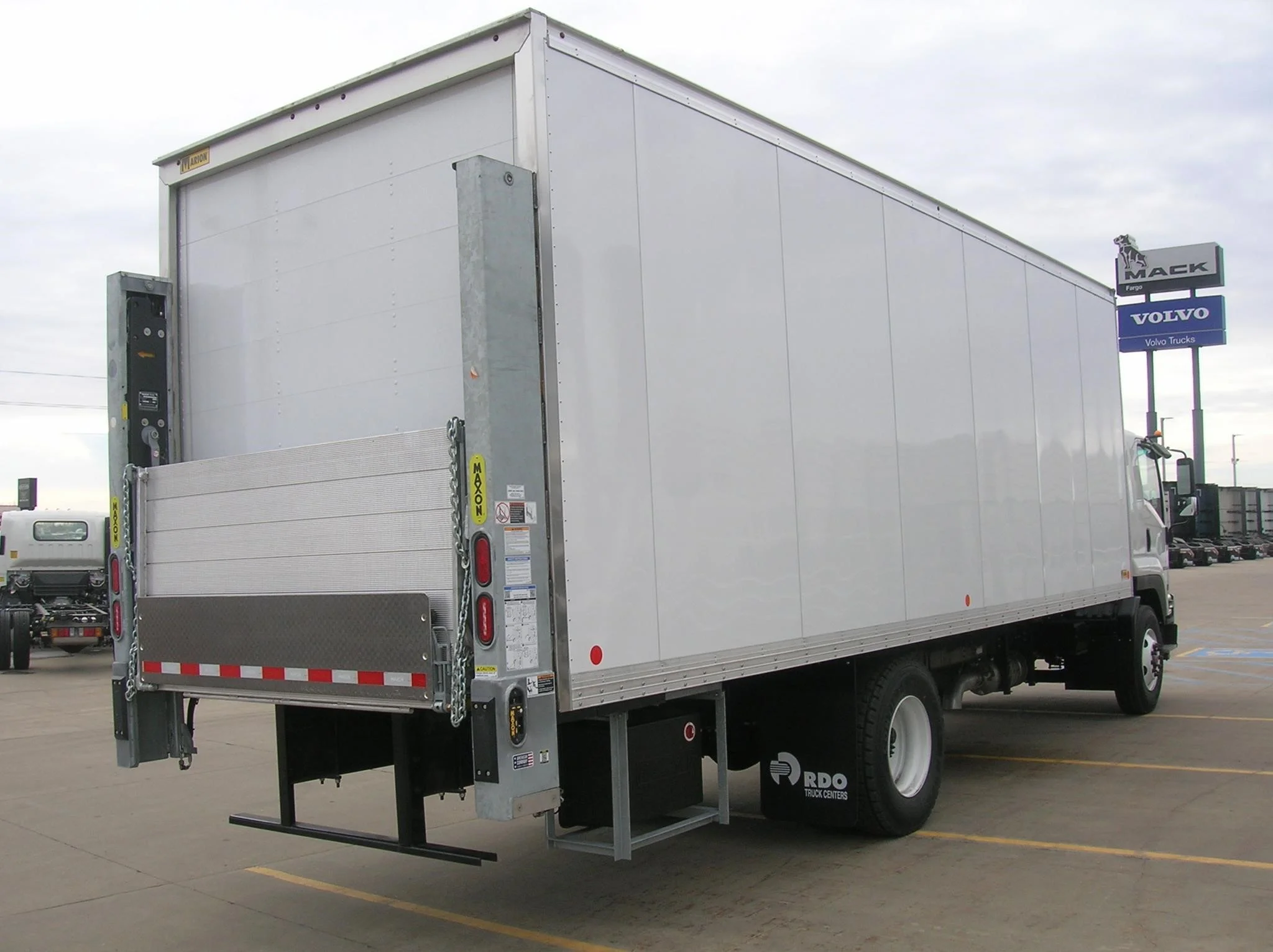 2025 Isuzu FTR — photo 5