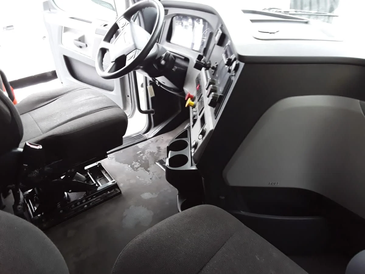 2022 Freightliner Cascadia - image 14